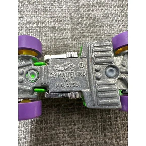 Hot Wheels 1997 Inter-Cooled Green Die-Cast Car With Purple Wheels - Picture 6 of 6